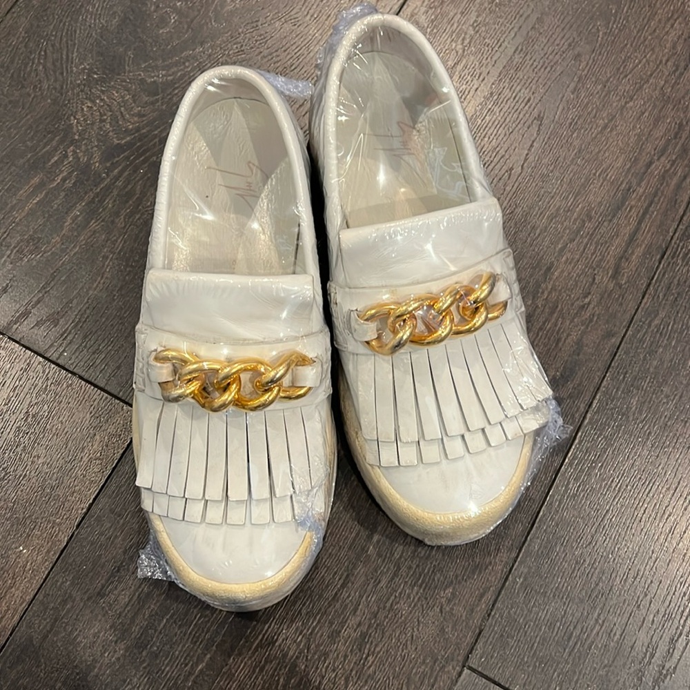 GZ authentic classic shoes in size US6